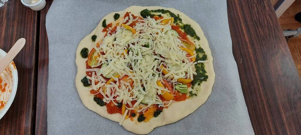 畑の夏野菜でピザ作り