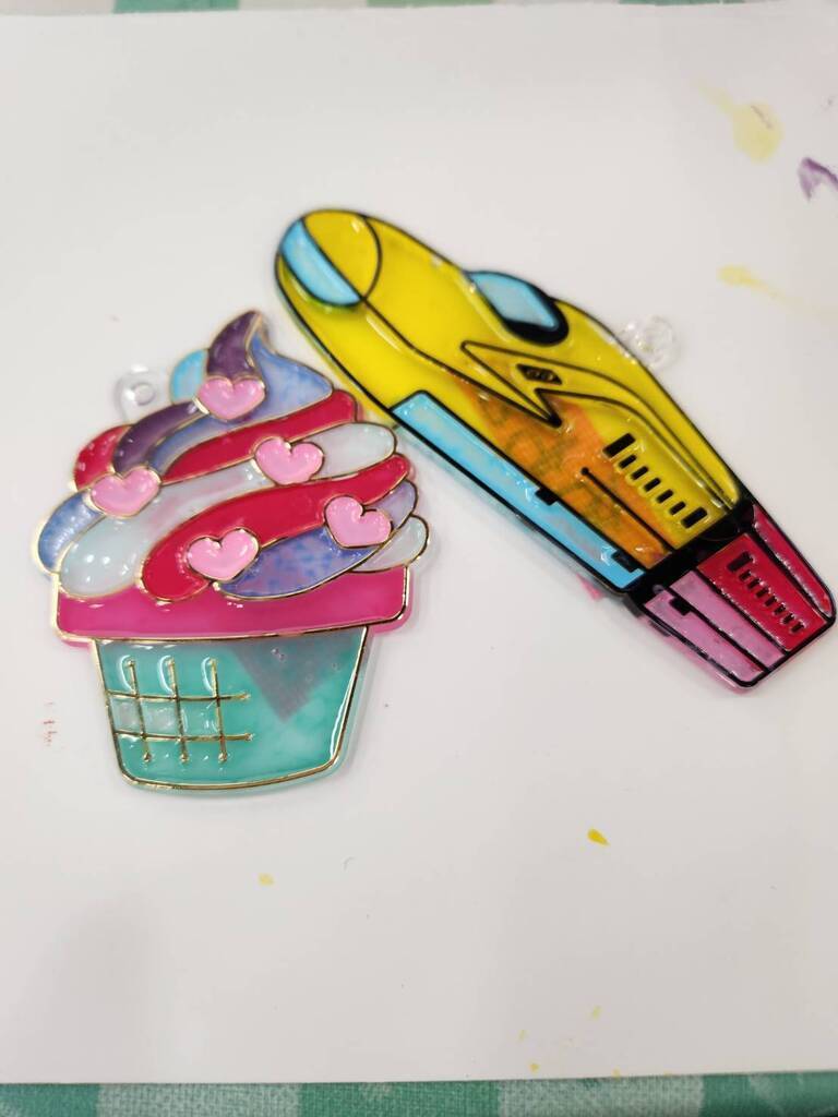 ステンドグラス風のアート作品を作ろう！