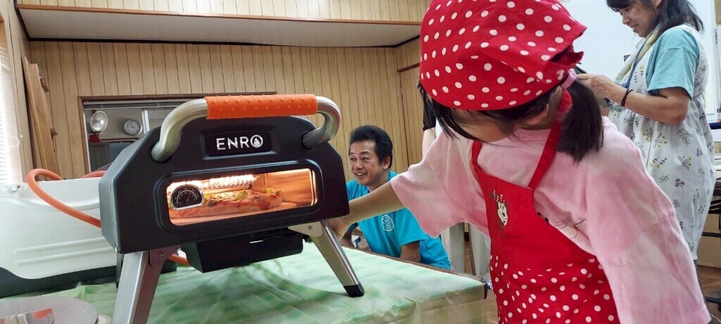 畑の夏野菜でピザ作り