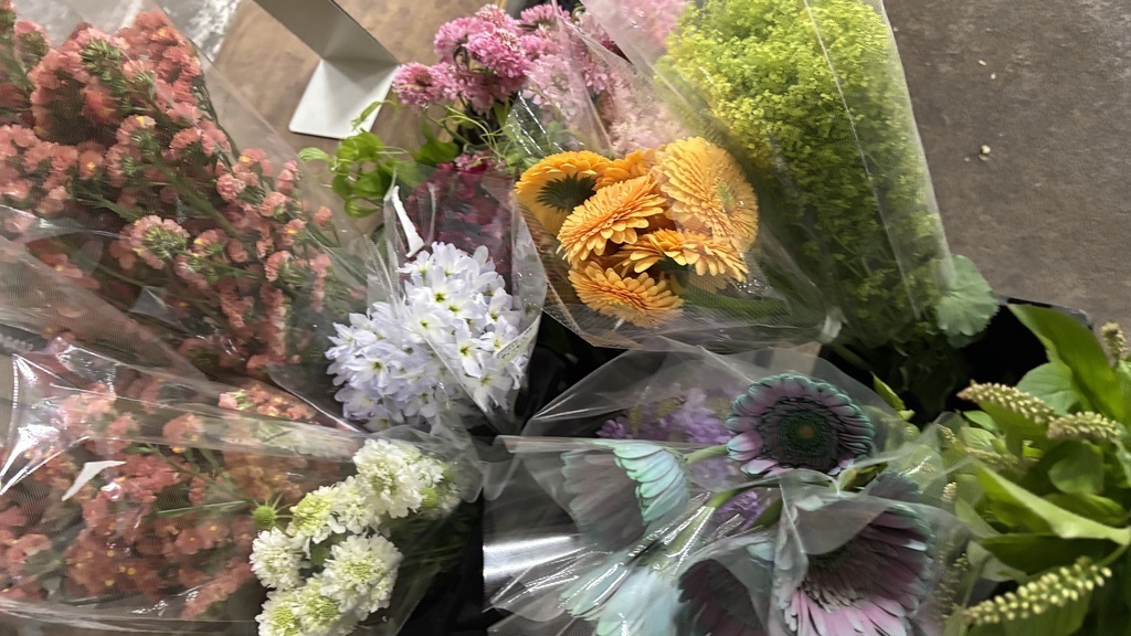 保護フラワーって何だろう？好きなお花を選んでアレンジメントを作ってみよう！