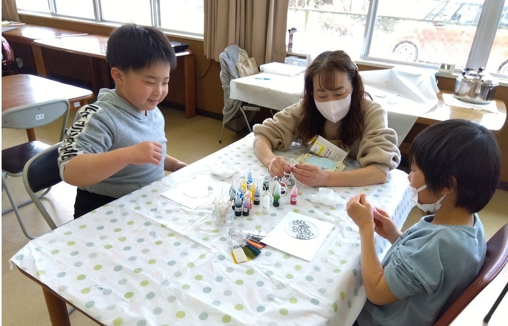 ミライにやさしいエコアートでうちわを作ってみよう！